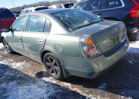 2002 Nissan Altima Base из США, поврежденный, VIN 1N4AL11D62C701569